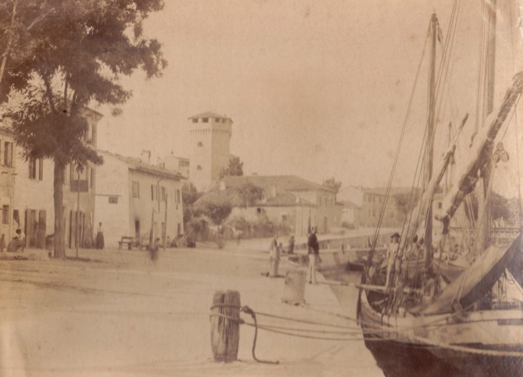 Il porto canale e la fortezza malatestiana