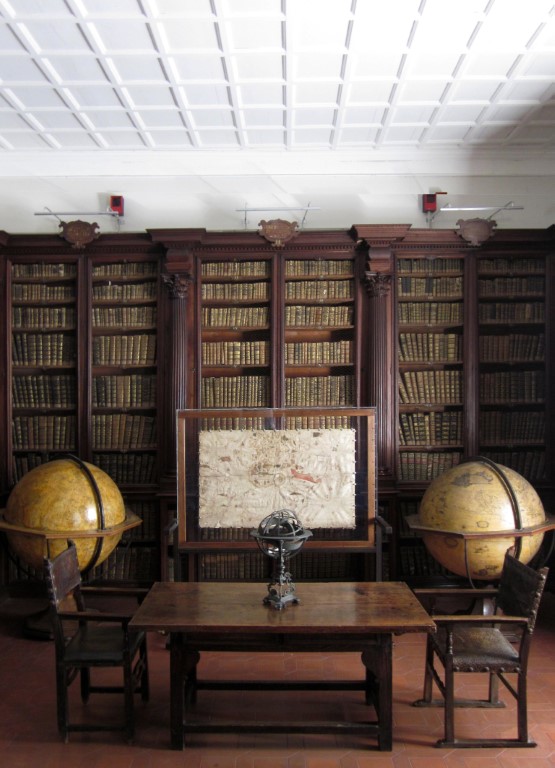 Sala dei globi della Biblioteca Federiciana - Biblioteca Federiciana di Fano