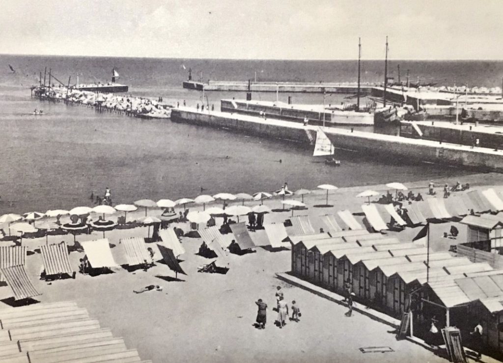 La spiaggia del Lido e il porto