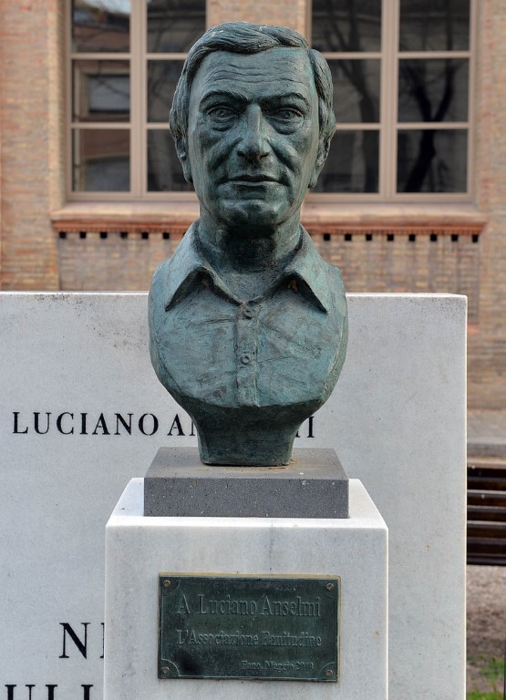 Monumento a Luciano Anselmi