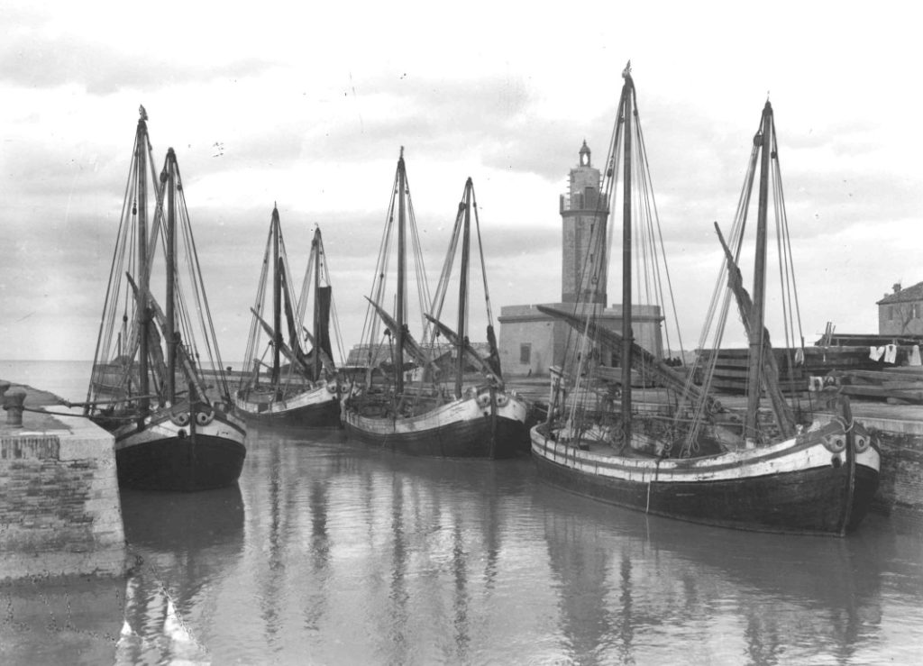 Il porto canale e il faro - Gaetano Baviera