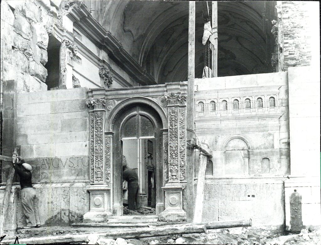 Lavori di arretramento della facciata della Chiesa di San Michele , 1936 - Alberto Eusebi