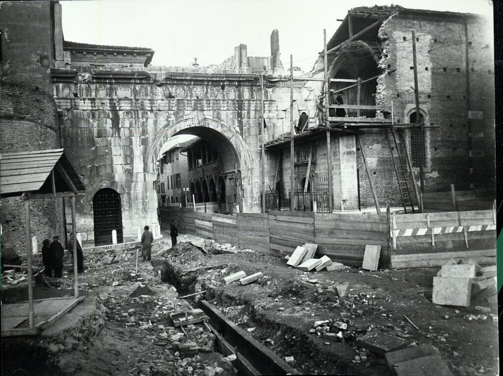 Lavori di arretramento della facciata della Chiesa di San Michele , 1936 - Alberto Eusebi