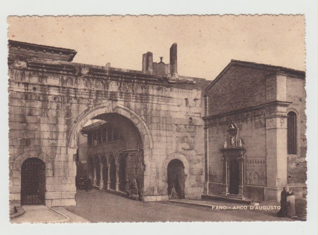 Arco di Augusto e Chiesa di San Michele a lavori ultimati, dopo il 1937